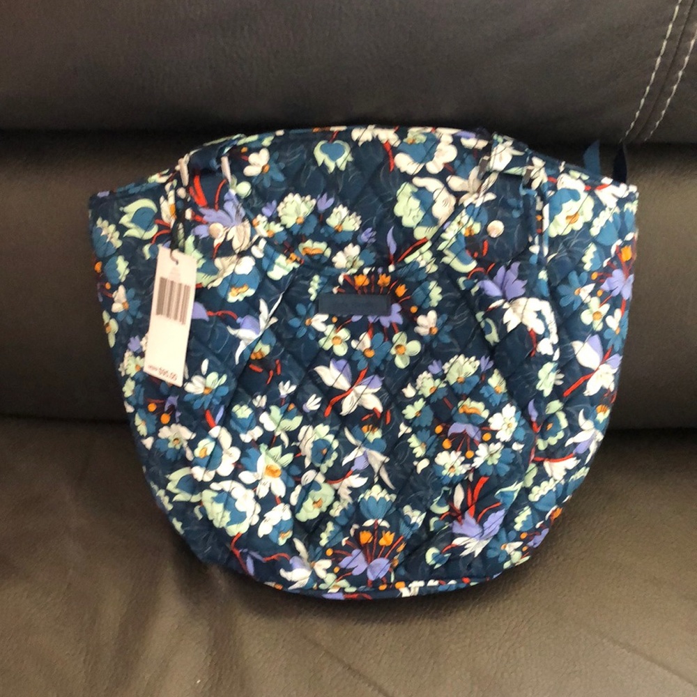 Vera glenna in floral bursts